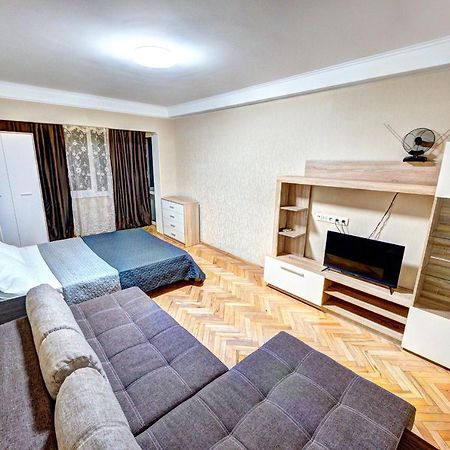 Apartments Near Ocean Plaza Druzhby Narodov Boulevard 8A Kiev Luaran gambar