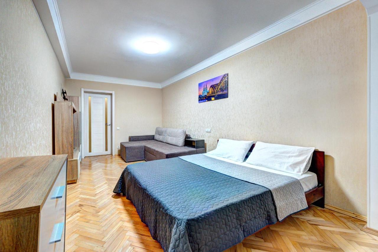Apartments Near Ocean Plaza Druzhby Narodov Boulevard 8A Kiev Luaran gambar