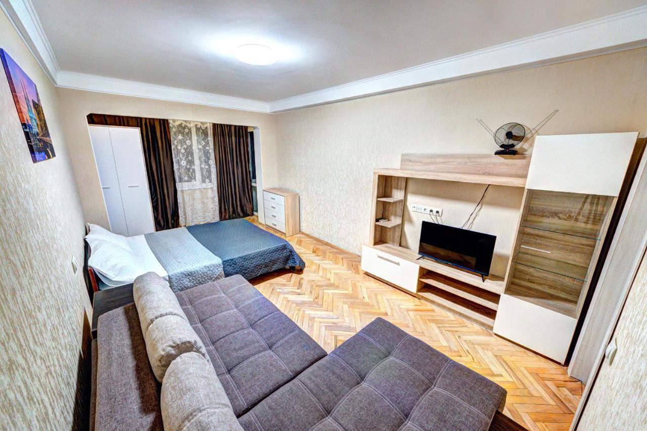 Apartments Near Ocean Plaza Druzhby Narodov Boulevard 8A Kiev Luaran gambar