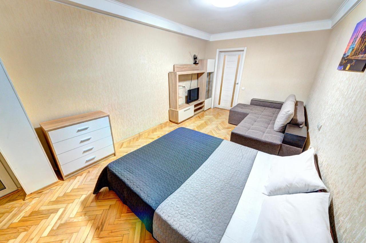 Apartments Near Ocean Plaza Druzhby Narodov Boulevard 8A Kiev Luaran gambar